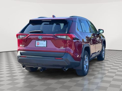 Used 2024 Toyota RAV4 LE AWD/4WD image 4