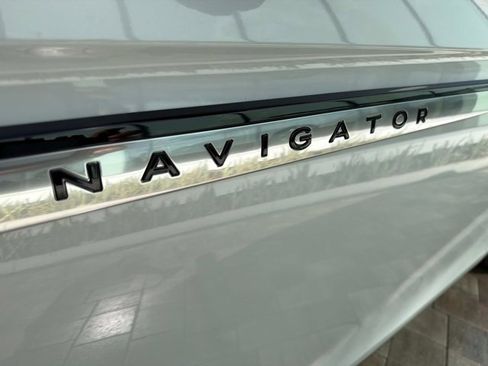New 2026 Lincoln Navigator Reserve AWD/4WD image 8