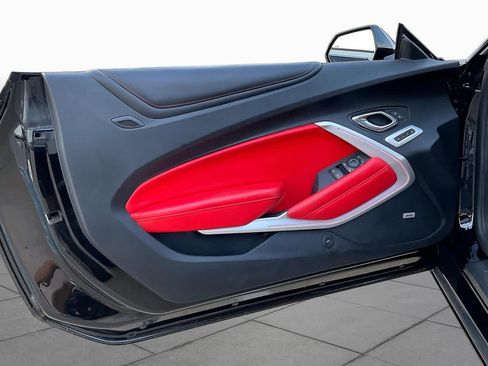 Used 2018 Chevrolet Camaro SS RWD image 21