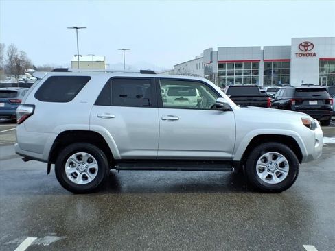 Used 2024 Toyota 4Runner SR5 Premium image 3