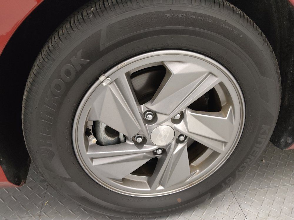 Used 2025 Hyundai Elantra SE FWD image 31