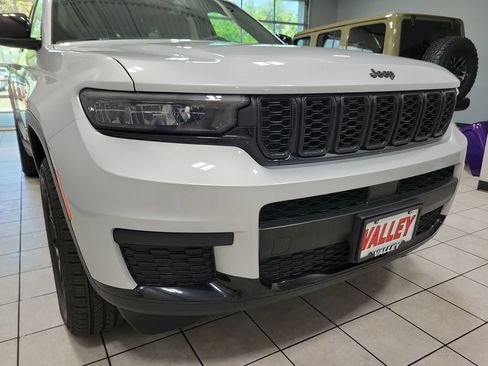 Certified 2024 Jeep Grand Cherokee L Laredo AWD/4WD image 23