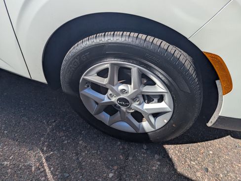 Certified 2025 Kia Soul LX image 7