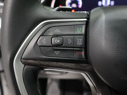 Used 2024 Jeep Grand Cherokee Limited image 36