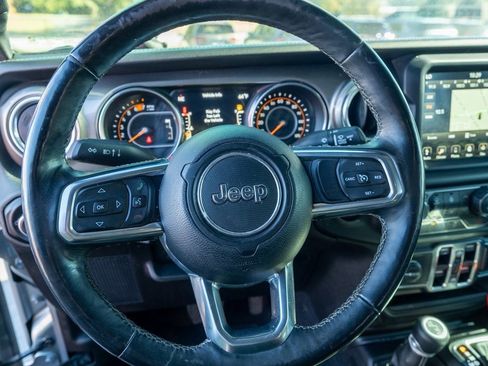 Used 2018 Jeep Wrangler Unlimited Sahara image 10