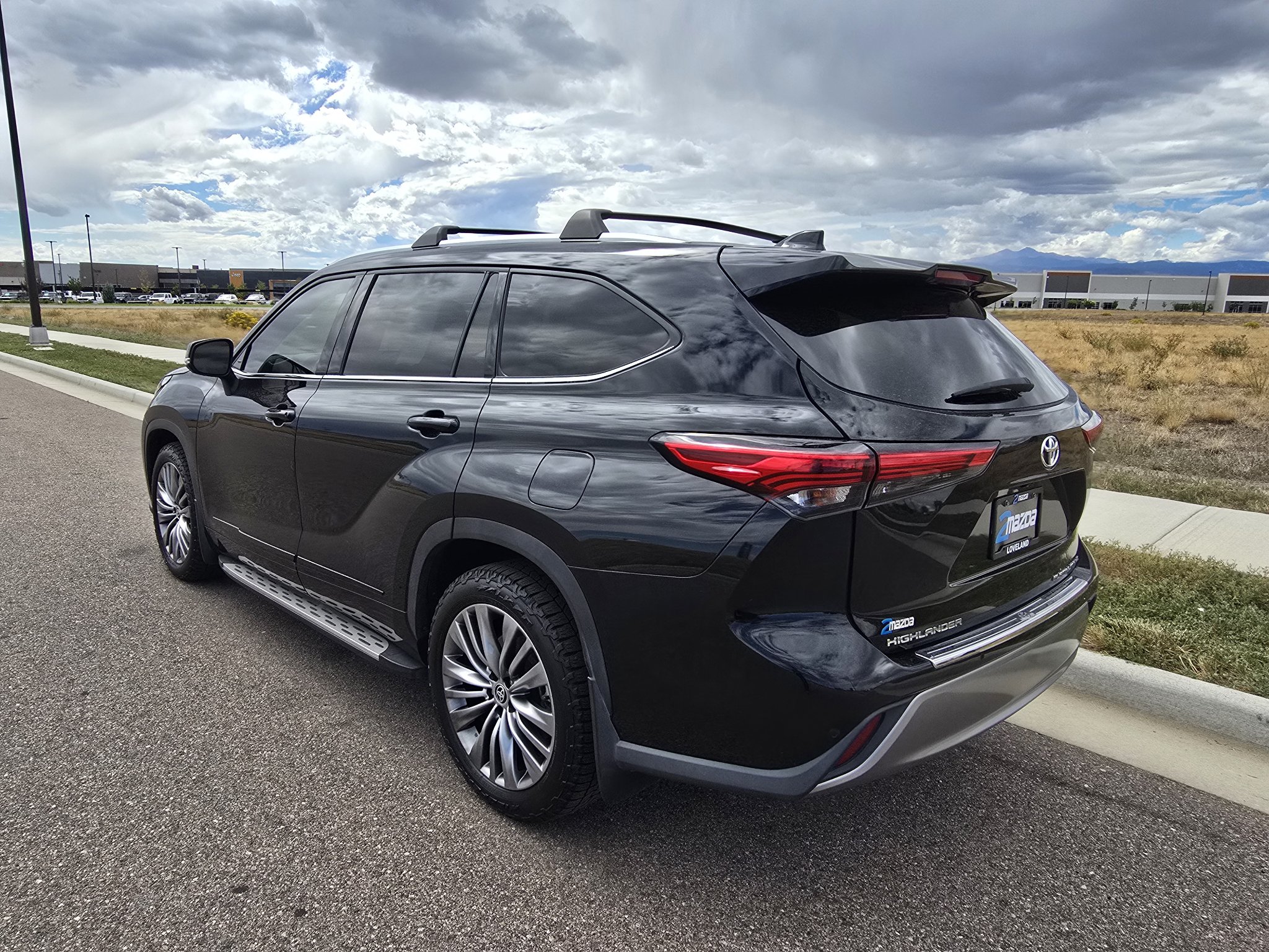 Used 2021 Toyota Highlander Platinum AWD/4WD image 3