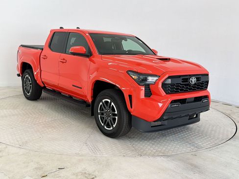 Used 2024 Toyota Tacoma TRD Sport w/ TRD Sport Premium Package RWD image 7