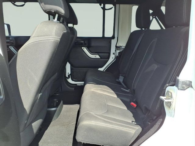 Used 2017 Jeep Wrangler Unlimited Sahara AWD/4WD image 13
