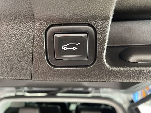 Used 2023 GMC Acadia SLT AWD/4WD image 9