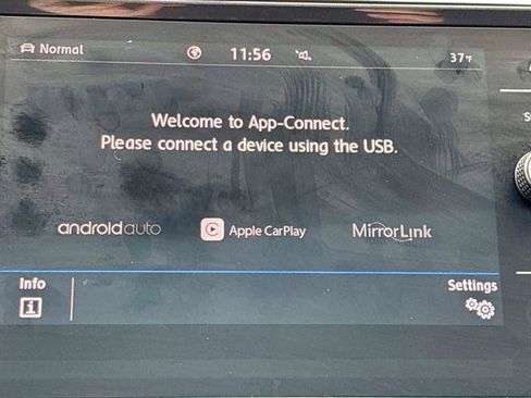 Used 2020 Volkswagen Tiguan SE w/ Panoramic Sunroof Package image 33