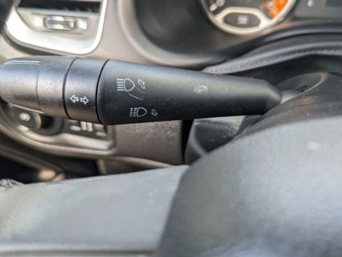 Used 2018 Jeep Renegade Latitude image 27