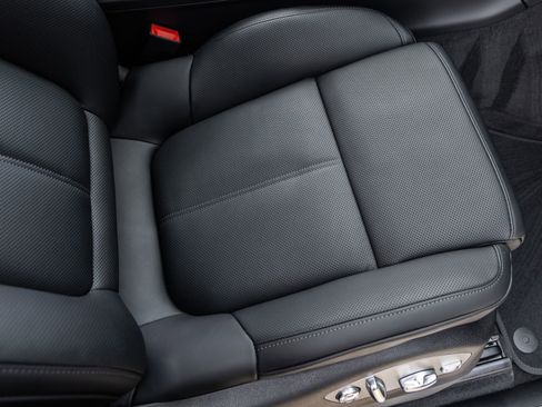 New 2026 Porsche Macan image 47