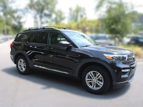 Used 2022 Ford Explorer XLT w/ Equipment Group 202A AWD/4WD image 15