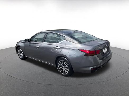 Used 2025 Nissan Altima 2.5 SV FWD image 10