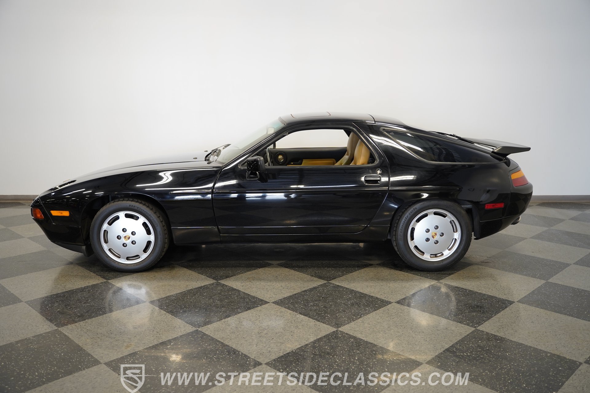 Used 1988 Porsche 928 S4 RWD image 2