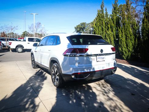 Used 2022 Volkswagen Atlas Cross Sport SE image 8