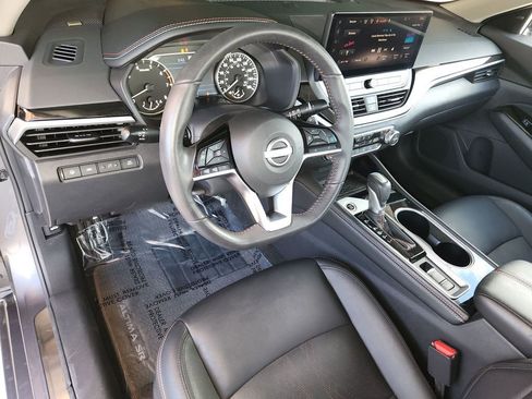 Certified 2024 Nissan Altima 2.0 SR image 11