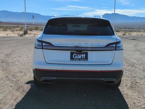 Used 2023 Lincoln Nautilus Reserve image 4