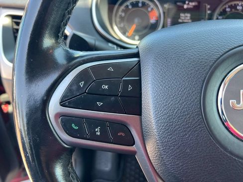 Used 2020 Jeep Cherokee Latitude Plus w/ Cold Weather Group AWD/4WD image 38
