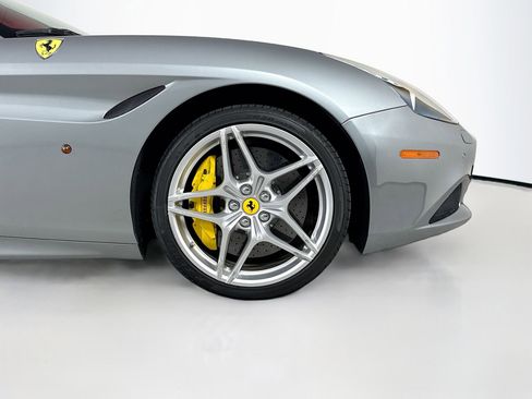 Certified 2018 Ferrari California T image 28