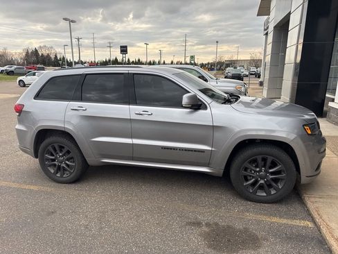 Used 2019 Jeep Grand Cherokee High Altitude image 2