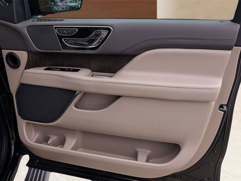 Used 2024 Lincoln Navigator Reserve image 30