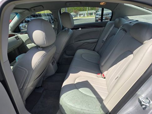 Used 2010 Buick Lucerne CXL FWD image 9