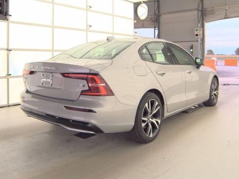 Used 2025 Volvo S60 B5 Core image 5