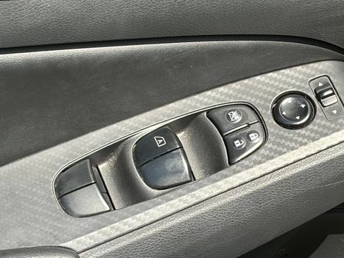 Used 2025 Nissan Altima 2.5 SV FWD image 5
