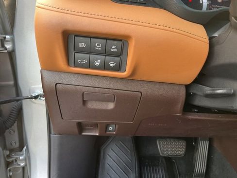 Used 2021 Toyota Highlander Platinum image 32