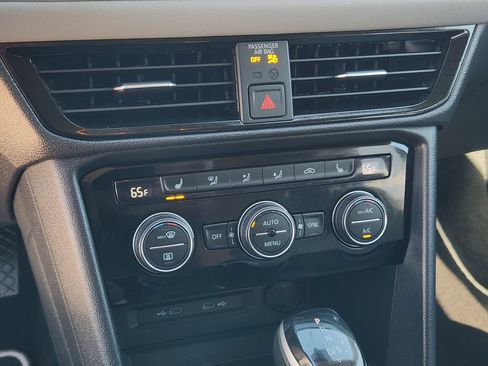 Used 2024 Volkswagen Taos SE image 19