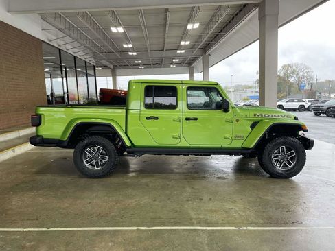 New 2025 Jeep Gladiator Mojave image 9