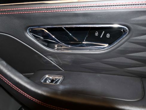 Used 2022 Bentley Flying Spur V8 image 57