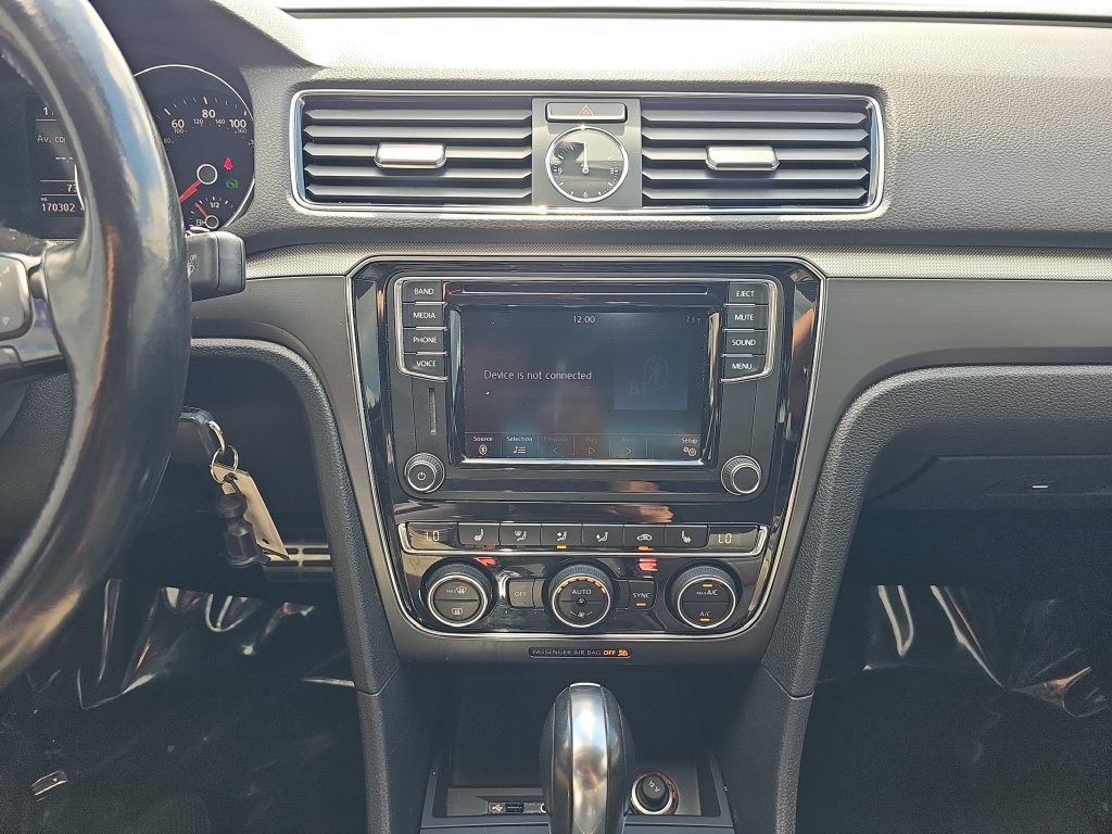 Used 2017 Volkswagen Passat 1.8T R-Line FWD image 20
