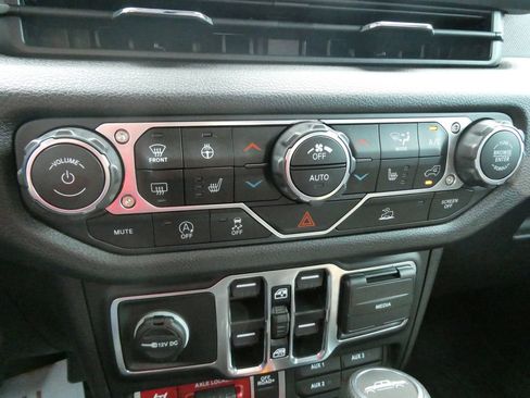 Used 2024 Jeep Gladiator Sport AWD/4WD image 31