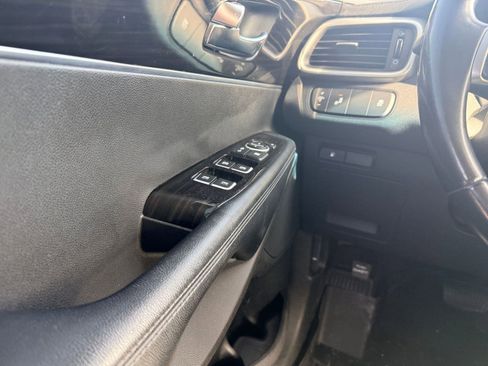 Used 2019 Kia Sorento S image 25