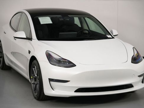 Used 2023 Tesla Model 3 Standard Range image 56