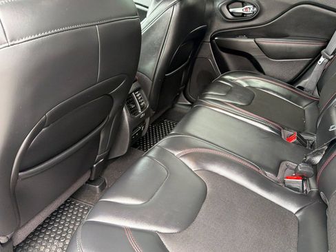 Used 2020 Jeep Cherokee Trailhawk AWD/4WD image 14