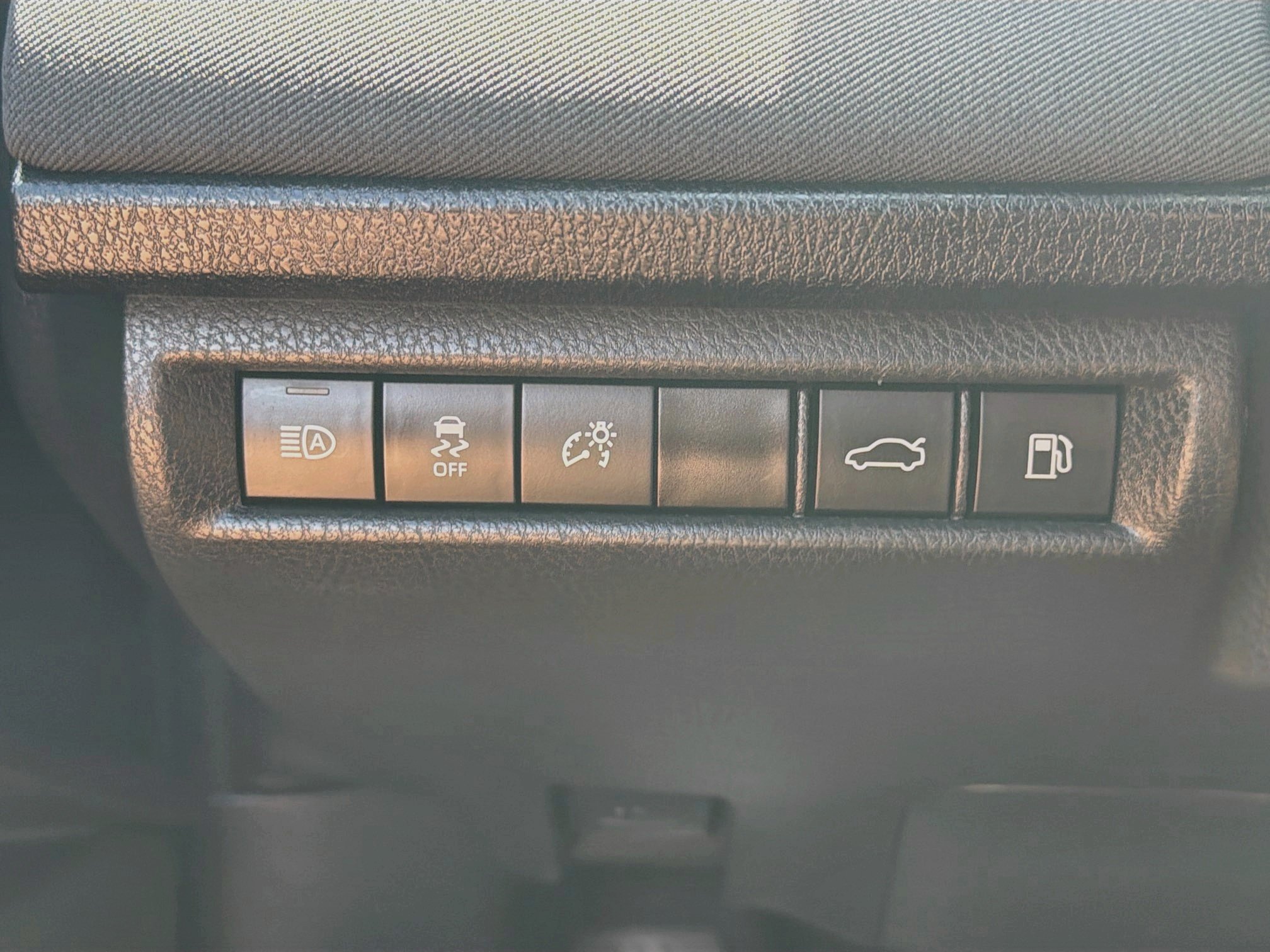 Used 2025 Toyota Camry LE FWD image 17