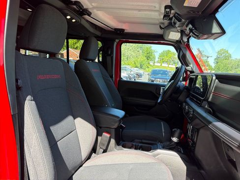 Used 2025 Jeep Wrangler Unlimited Rubicon AWD/4WD image 48