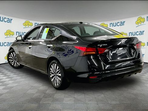 Used 2024 Nissan Altima 2.5 SV image 4