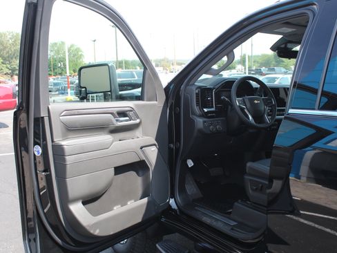 New 2026 Chevrolet Silverado 2500 LTZ w/ LTZ Premium Package AWD/4WD image 11