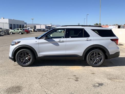 New 2026 Ford Explorer ST-Line w/ ST-Line Street Pack image 5