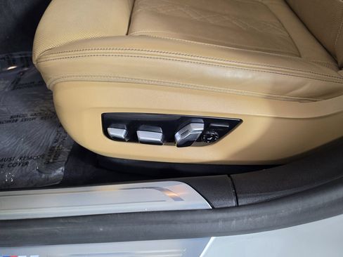 Used 2021 BMW 740i w/ M Sport Package RWD image 4
