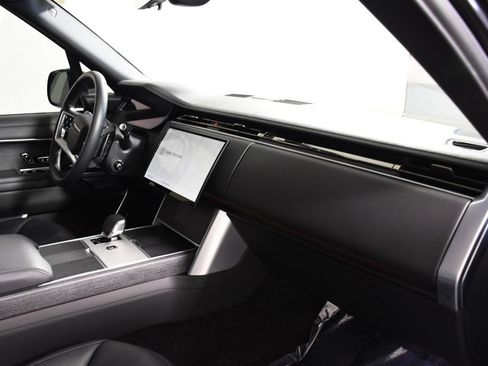 Used 2025 Land Rover Range Rover Long Wheelbase Autobiography image 18