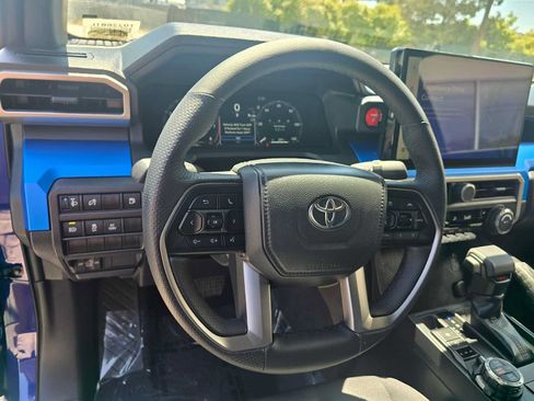 Used 2025 Toyota Tacoma TRD Off-Road AWD/4WD image 25