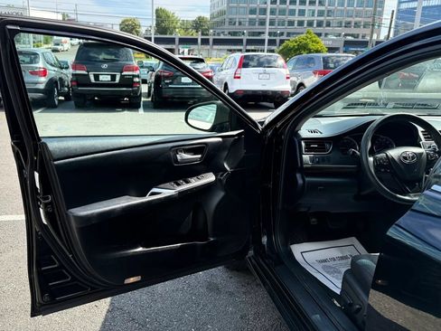 Used 2016 Toyota Camry LE FWD image 9
