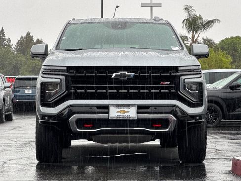 Used 2025 Chevrolet Suburban Z71 AWD/4WD image 10