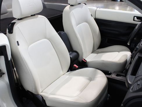 Used 2007 Volkswagen Beetle Triple White Edition FWD image 11
