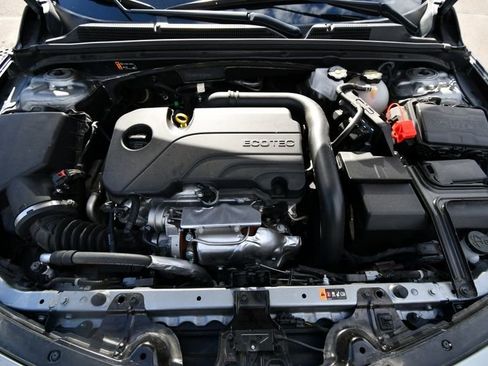 Used 2025 Chevrolet Malibu LT FWD image 11